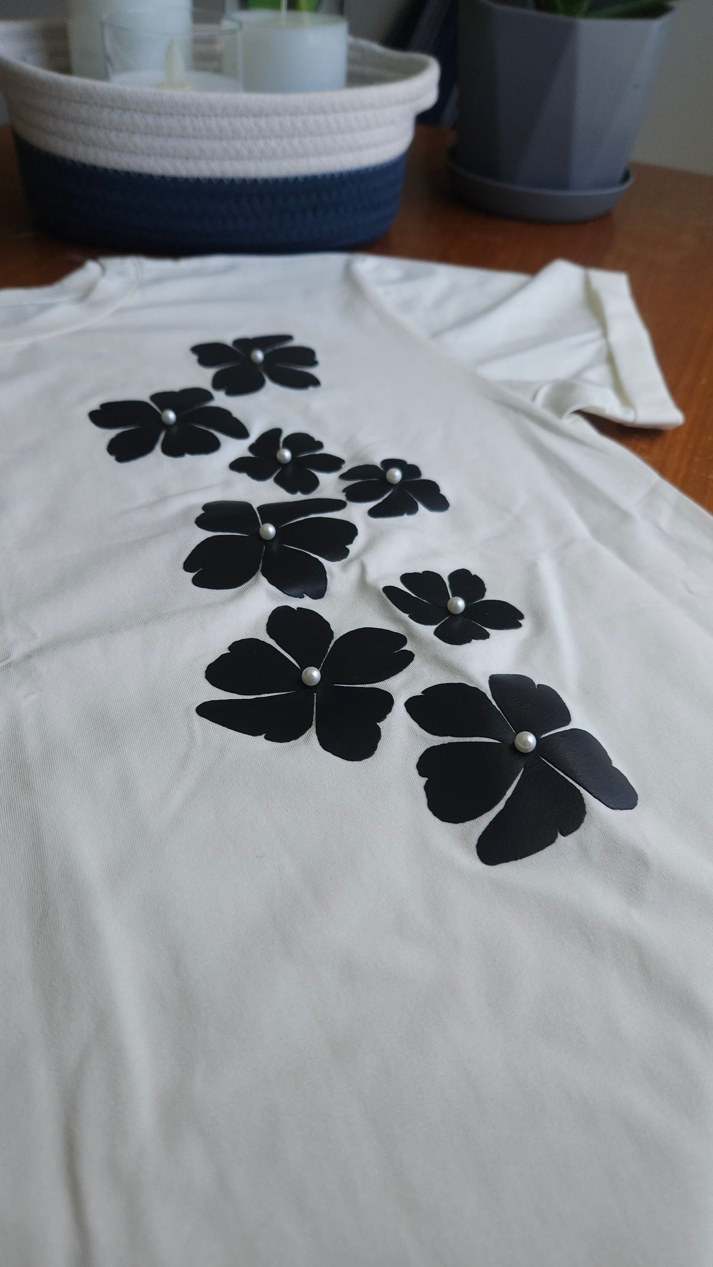 Franela Flores Negras