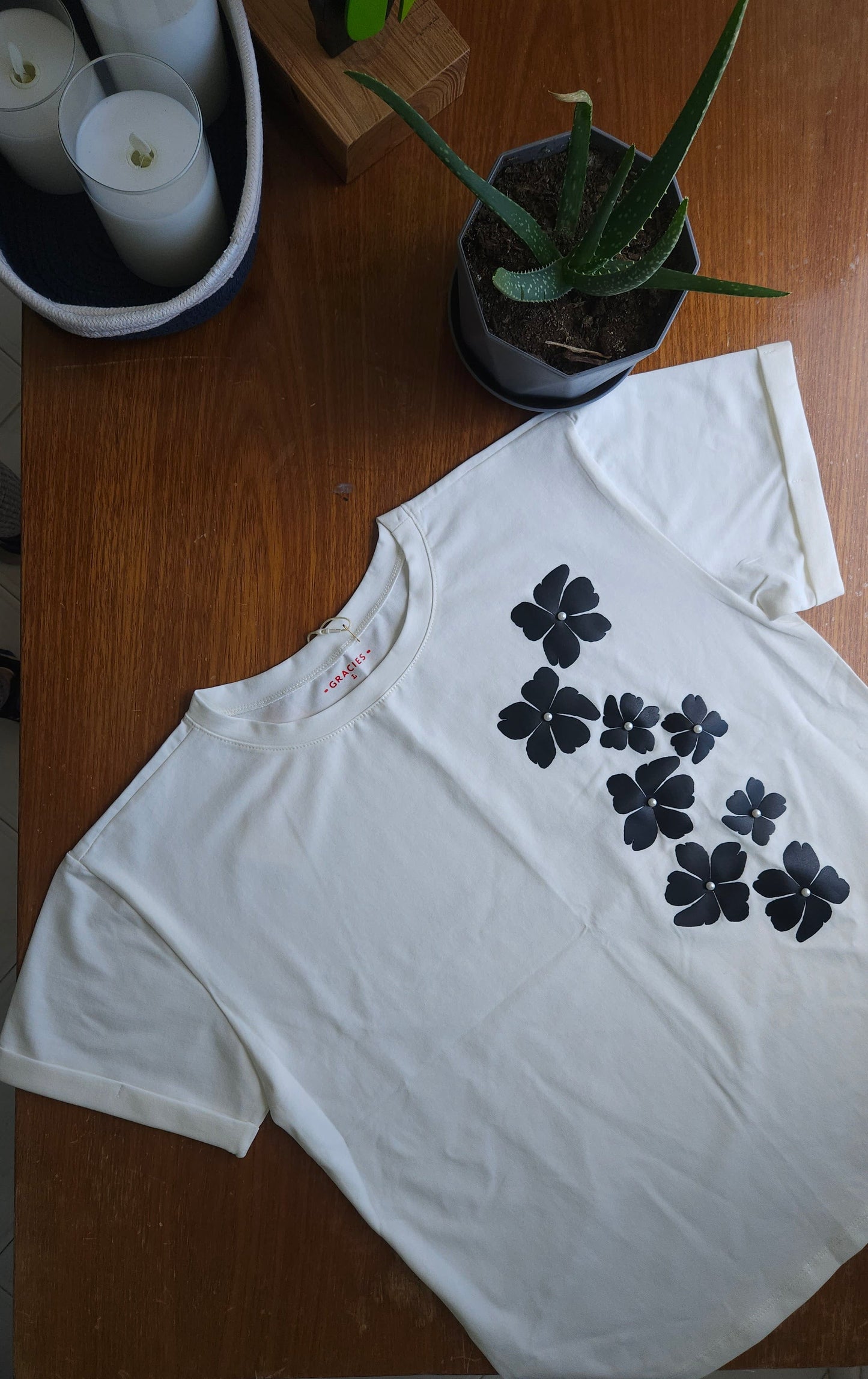 Franela Flores Negras